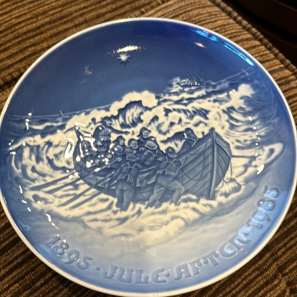 Royal Copenhagen Denmark plate - Picture 1 of 5